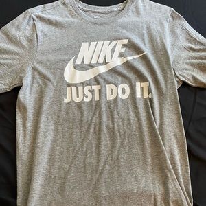 nike t-shirt
